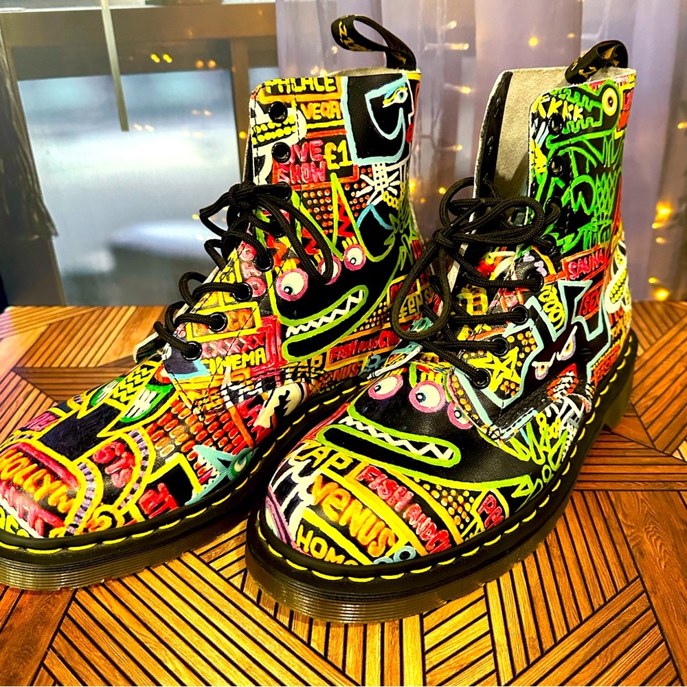 BRAND NEW RARE 'Pascal' Multi Kaboom Print Boot
DR. MARTENS US W 10 - Picture 9 of 9